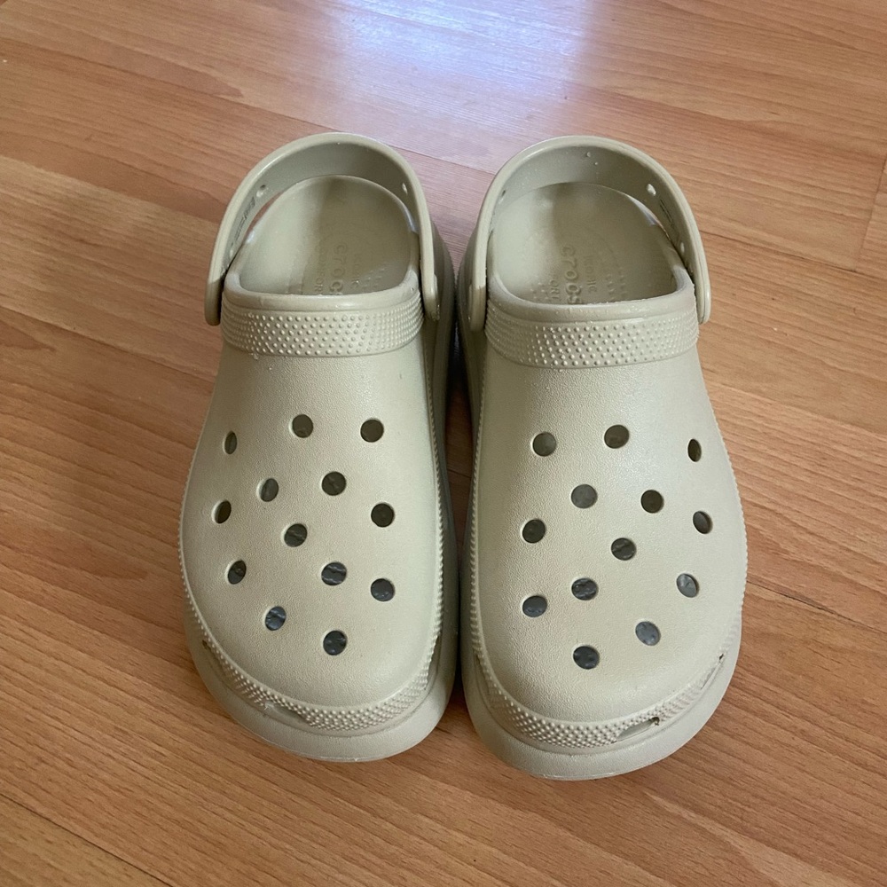 Crocs Baes Platform Beige Clogs